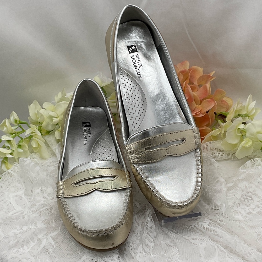 White Mountain‎ Women's Silver and Gold Penny Loafers Sz7.5 - Picture 2 of 8